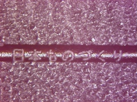 超微細加工用エンドミルで髪の毛に文字を彫ることができます